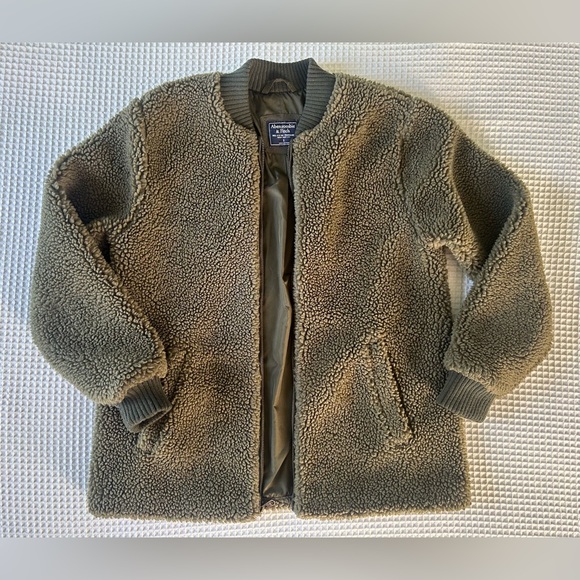 Abercrombie & Fitch Sherpa Full-Zip Oversized Bomber - Picture 1 of 16